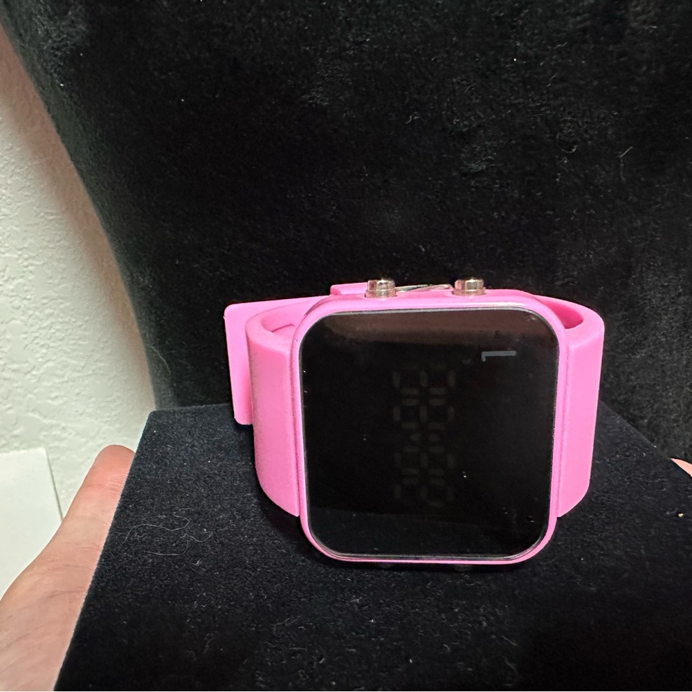 Pink 1:face watch